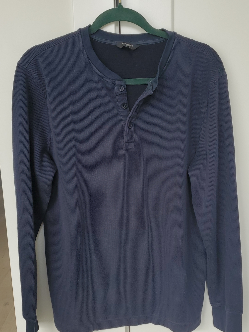 Banana Republic- Ribbed Navy Henley Style Shirt Sz.Medium Like New